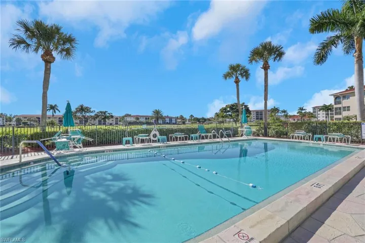 9 High Point Cir N 101, Naples, Florida 34103