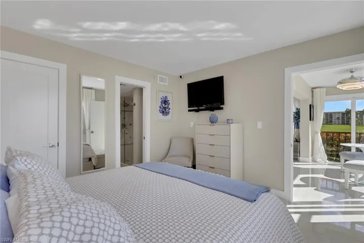 9 High Point Cir N 101, Naples, Florida 34103