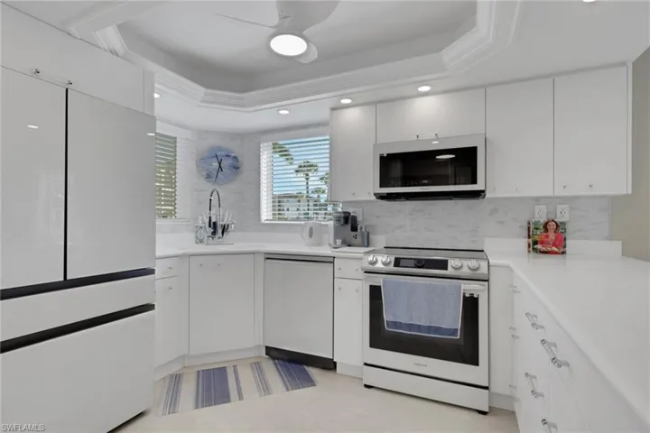 9 High Point Cir N 101, Naples, Florida 34103
