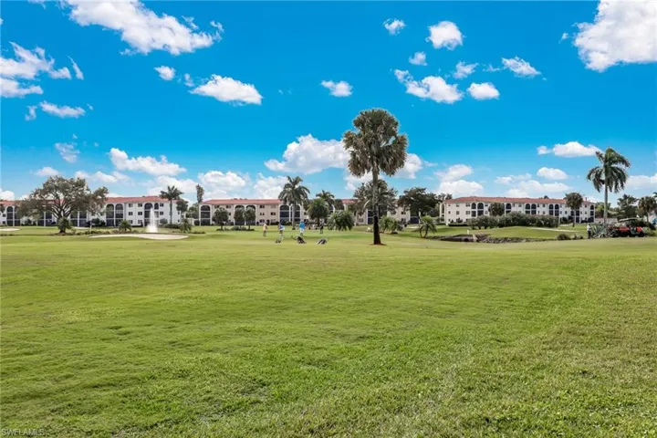 9 High Point Cir N 101, Naples, Florida 34103