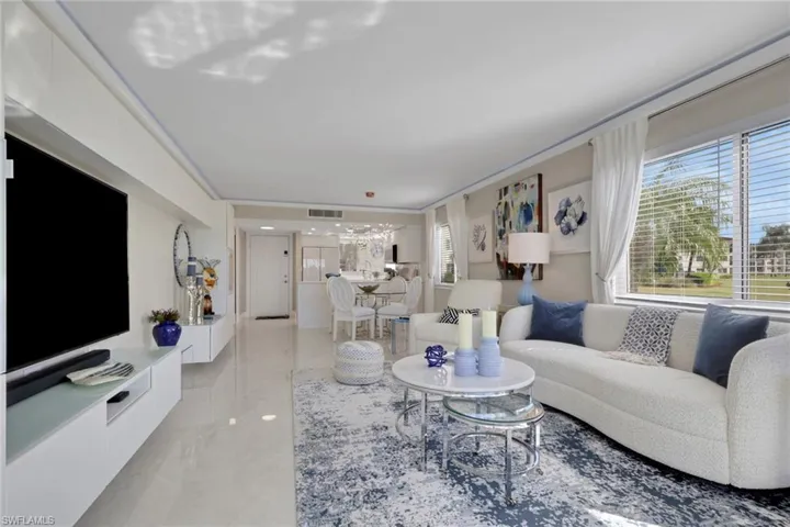 9 High Point Cir N 101, Naples, Florida 34103
