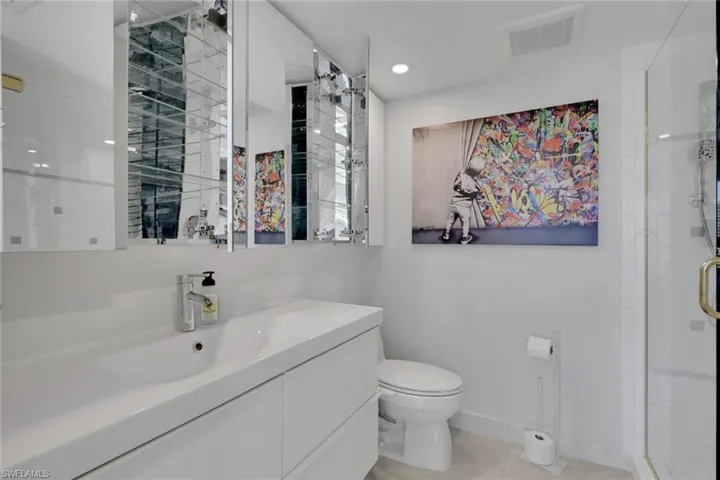 9 High Point Cir N 101, Naples, Florida 34103