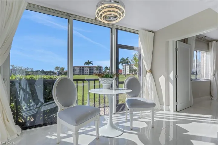 9 High Point Cir N 101, Naples, Florida 34103