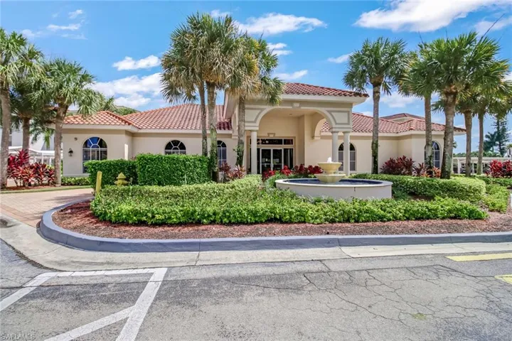 9 High Point Cir N 101, Naples, Florida 34103