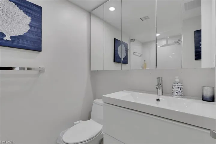 9 High Point Cir N 101, Naples, Florida 34103