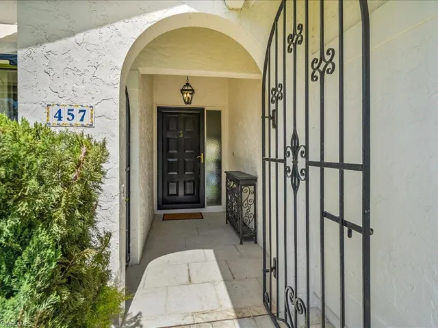 457 Kings Way, Naples Fl 34104