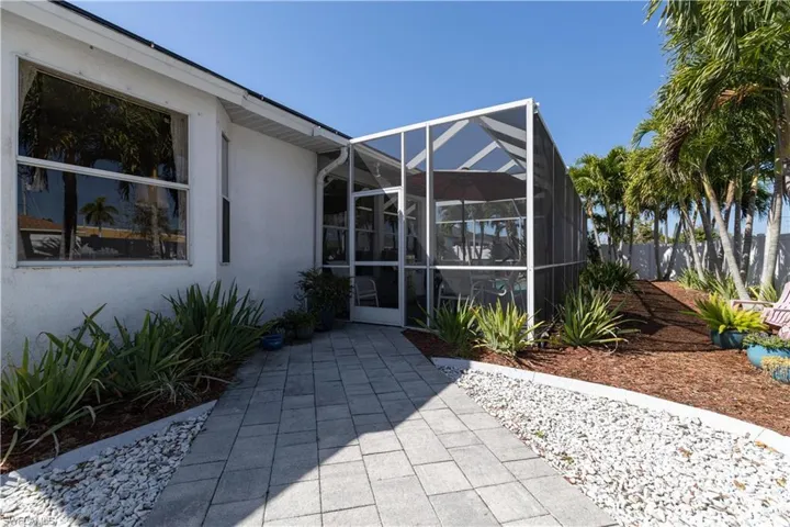 1633 SE 19th  LN, Cape Coral, FL 33990
