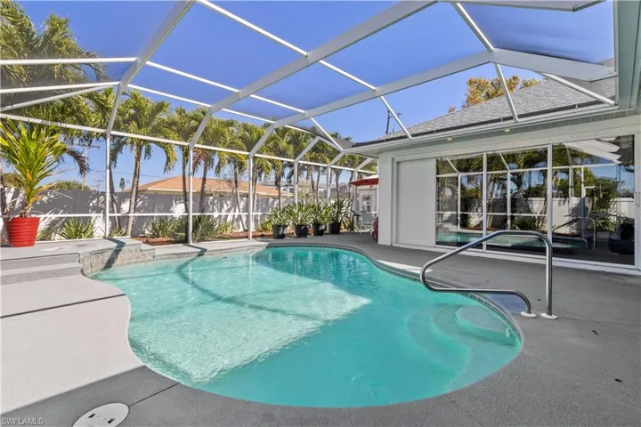 1633 SE 19th  LN, Cape Coral, FL 33990