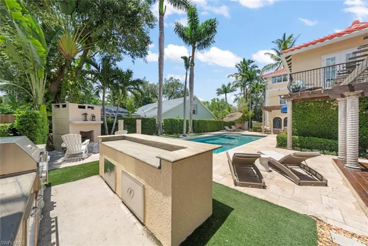 Outdoor Kitchen