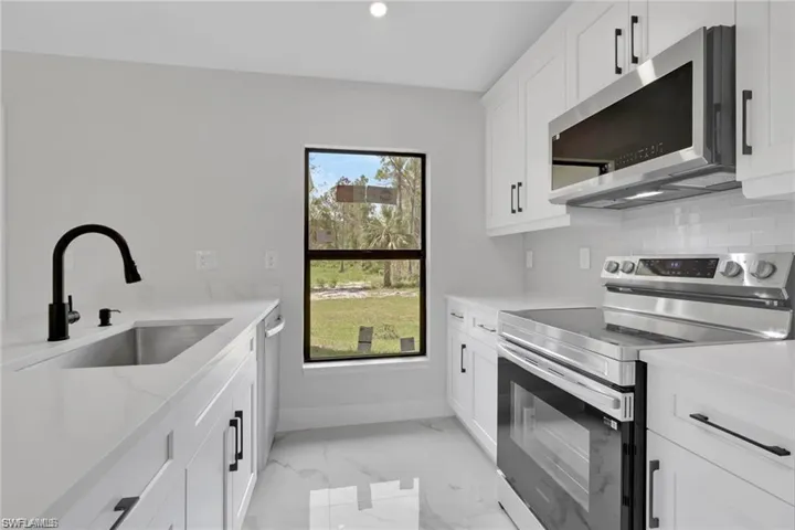 436 41st Ave Ne, Naples, Florida 34120