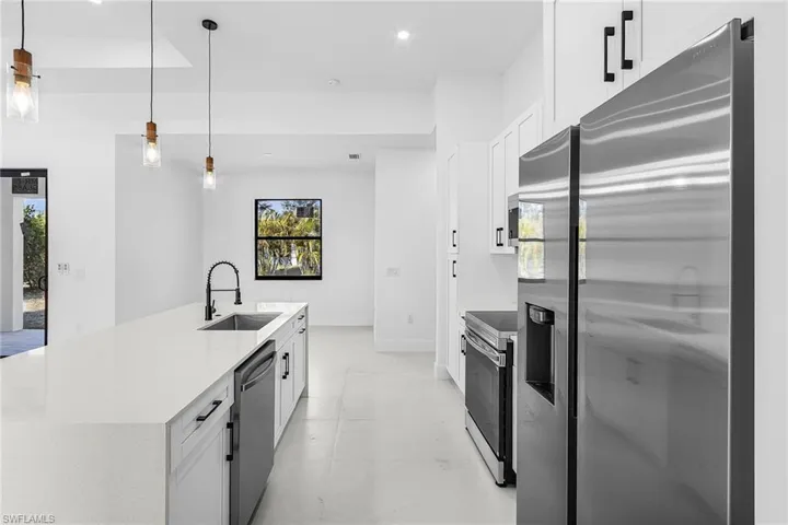 2200 Ne 15th Ave, Cape Coral, Florida 33909