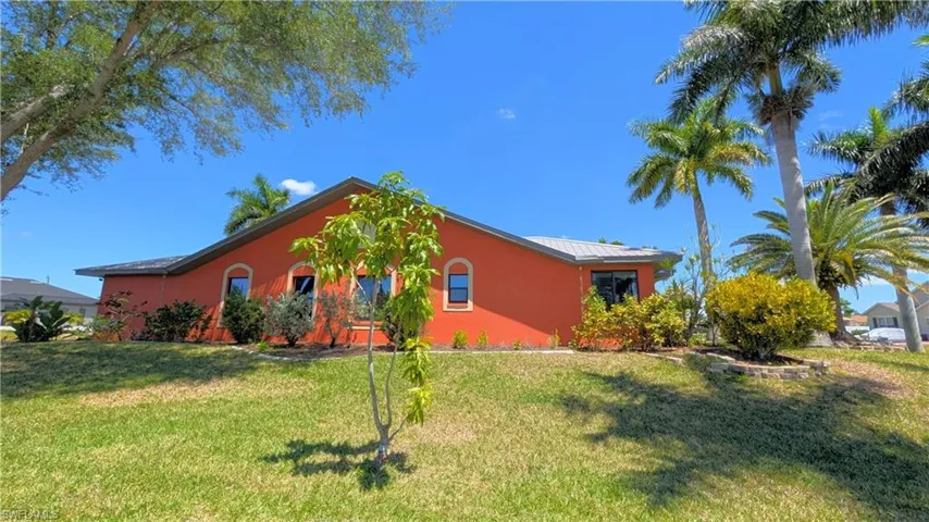1422 Sw 4th Ave, Cape Coral, Florida 33991