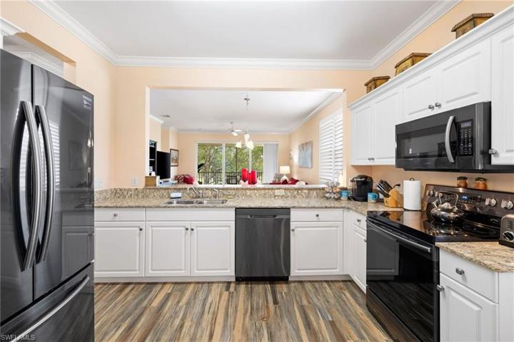 3984 Bishopwood CT E # 206, NAPLES FL 34114