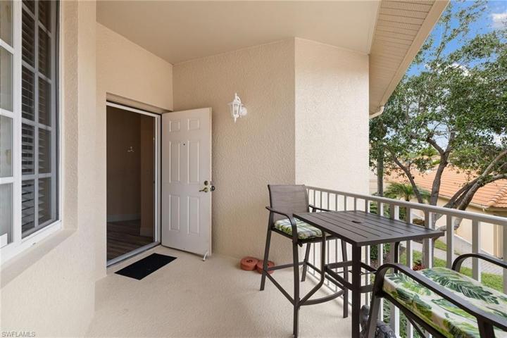 3984 Bishopwood CT E # 206, NAPLES FL 34114