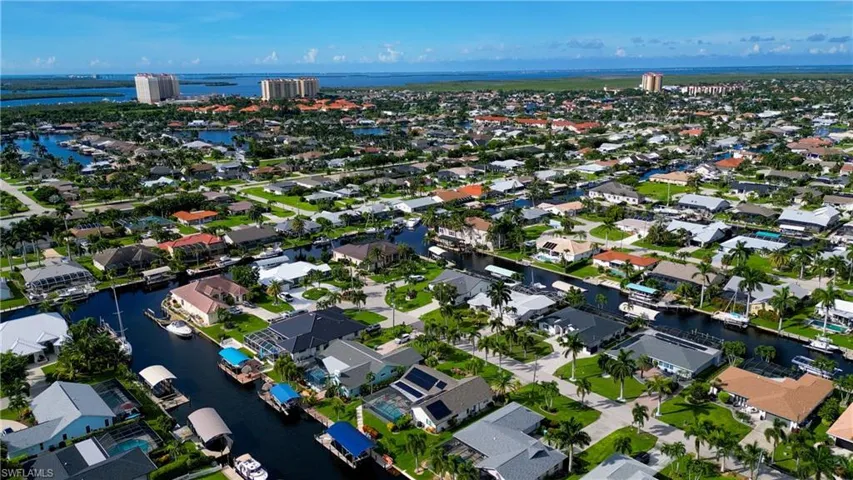 5217 Sw 9th Pl, Cape Coral, Florida 33914