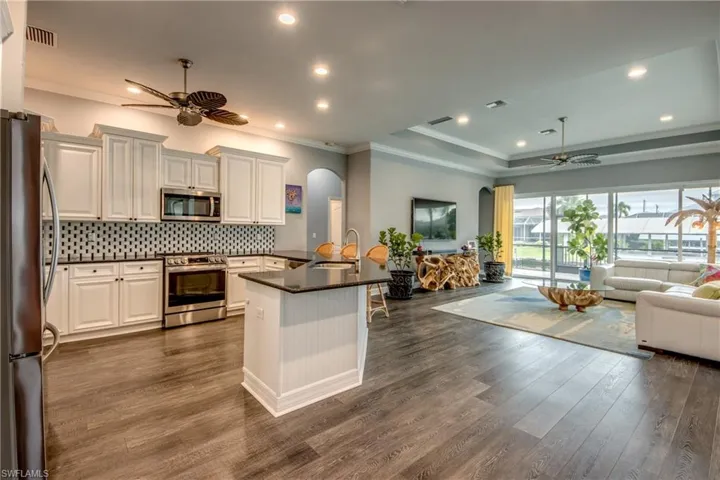 5217 Sw 9th Pl, Cape Coral, Florida 33914
