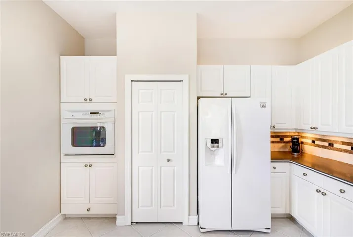 Wall oven, under and over cabinet lighting