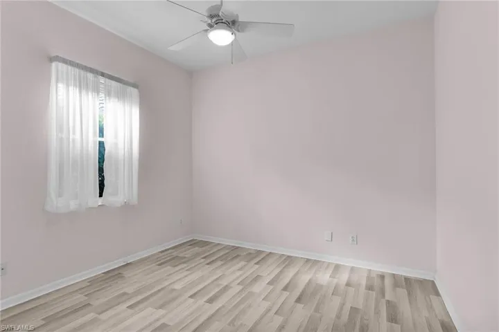 Unfurnished room featuring light wood-style flooring and ceiling fan