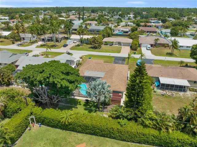 130  Mentor  DR, Naples, FL 34110