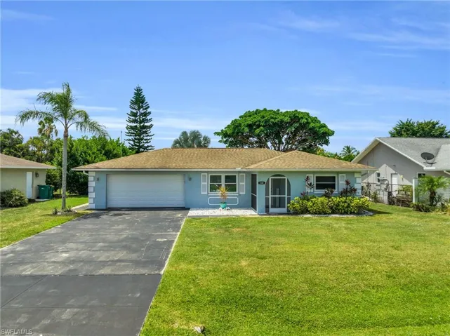 130  Mentor  DR, Naples, FL 34110