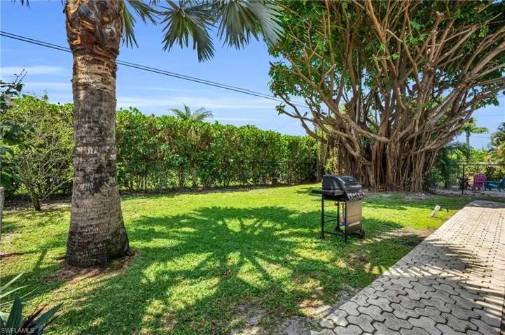130  Mentor  DR, Naples, FL 34110