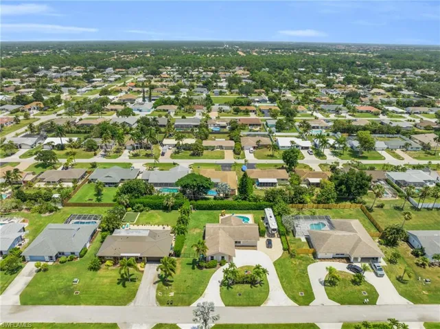 130  Mentor  DR, Naples, FL 34110