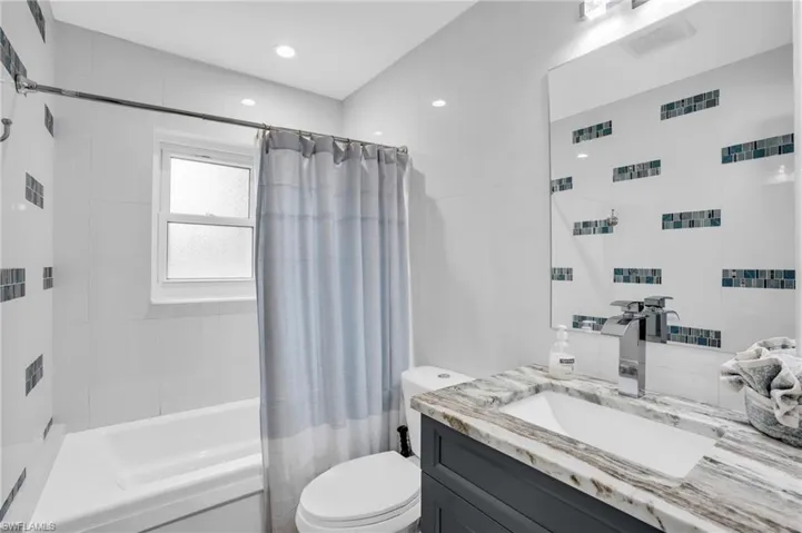 130  Mentor  DR, Naples, FL 34110