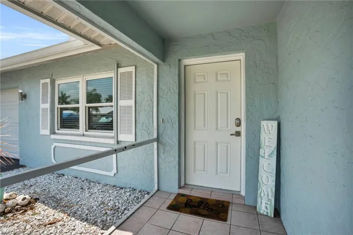 130  Mentor  DR, Naples, FL 34110