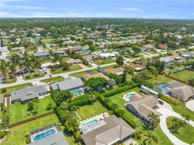 130  Mentor  DR, Naples, FL 34110