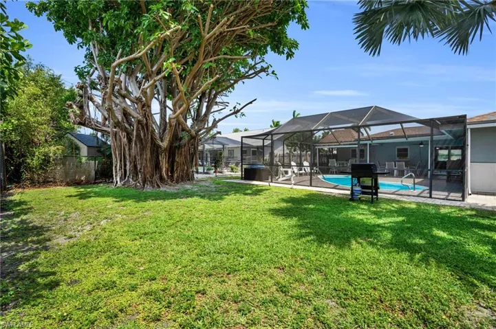 130  Mentor  DR, Naples, FL 34110
