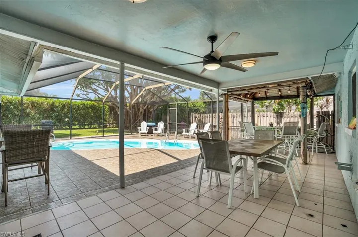 Covered lanai area - ideal for entertaining guests
