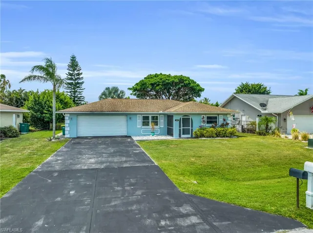 130  Mentor  DR, Naples, FL 34110