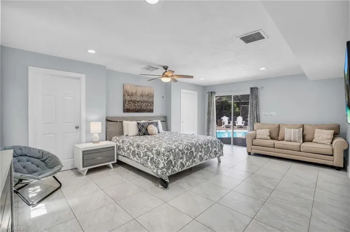 Master en-suite with access to the lanai/pool area
