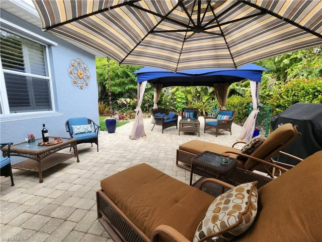 Lounge, play and entertain