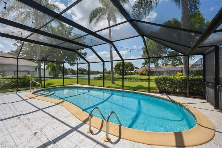 Very LARGE Pool Deck!