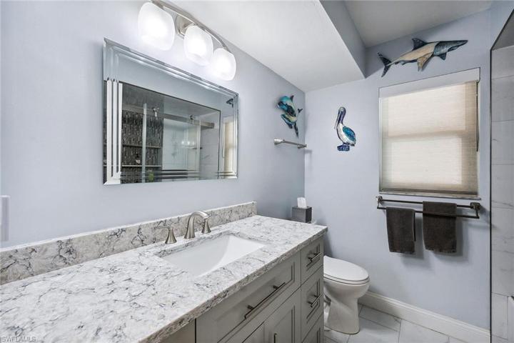 Beautifully renovated second full bathroom!