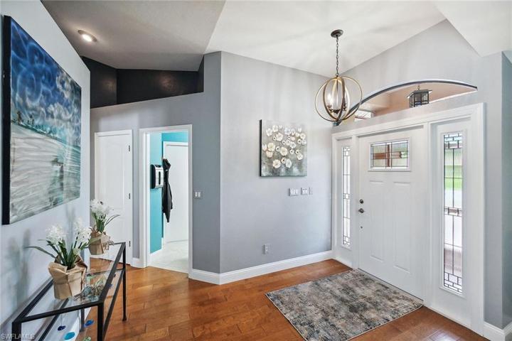 Nice open foyer to greet your guests!