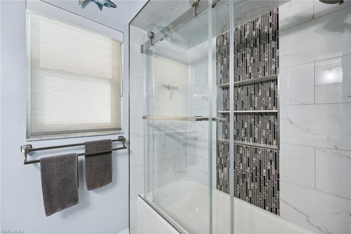 Beautifully renovated second full bathroom!