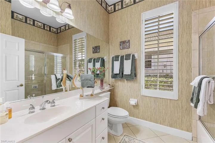 Guest bathroom with shower/tub combo