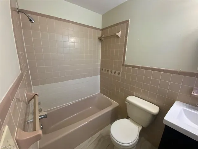 27671  Okeana  ST, Bonita Springs, FL 34134