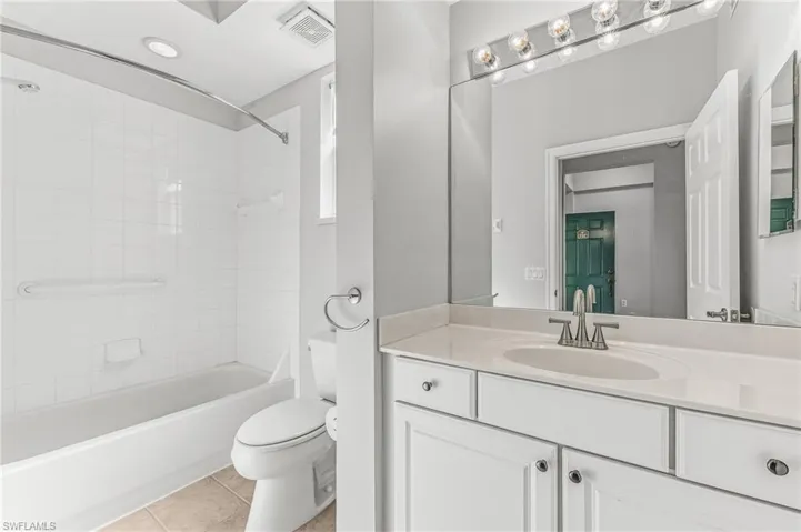 Guest Bedroom Combo Tub & Shower
