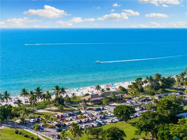 Lowdermilk Park is across the street. So convenient!