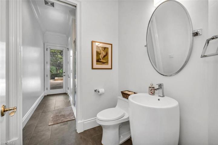 Guest/Pool Full Bath