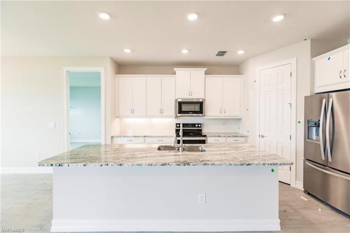 3817  Crosswater  DR, NORTH FORT MYERS, FL 33917