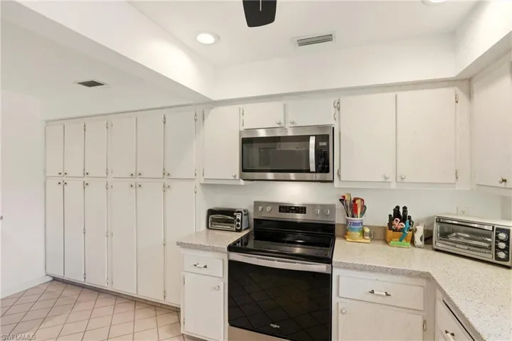 215  Cypress E WAY, Naples, FL 34110