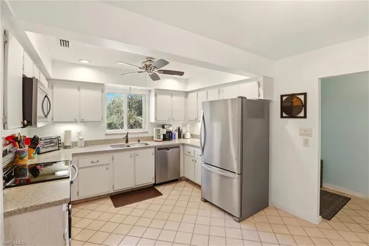 215  Cypress E WAY, Naples, FL 34110