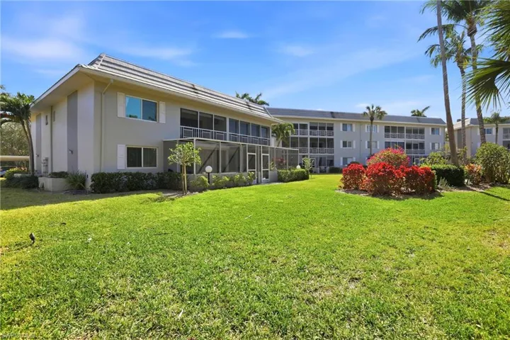 215  Cypress E WAY, Naples, FL 34110