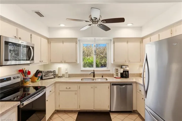 215  Cypress E WAY, Naples, FL 34110