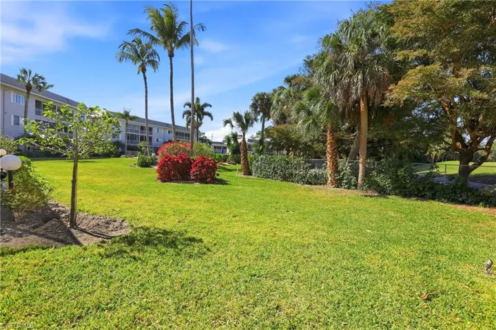 215  Cypress E WAY, Naples, FL 34110