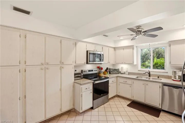 215  Cypress E WAY, Naples, FL 34110